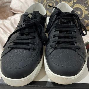 He fly worn Gucci shoes